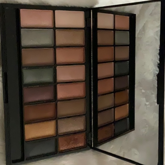 - BEAUTY GEMS NEUTRAL EYE PALETTE - Picture 4 of 4